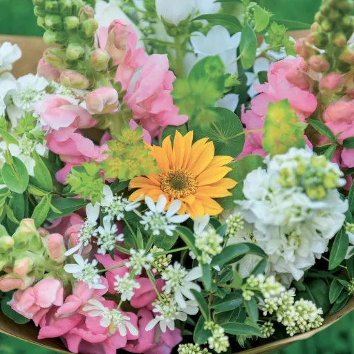 Falinaptár képes lemeznaptár 300x300mm, Flowers Realsystem 2024.